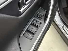 Toyota RAV4 (2021) thumbnail 22