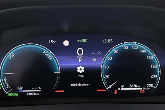 Toyota C-HR (2025) thumbnail 5