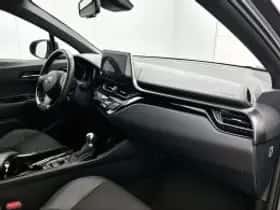 Toyota C-HR (2023) thumbnail 6
