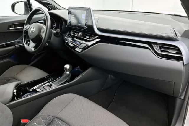 Toyota C-HR (2020) thumbnail 6