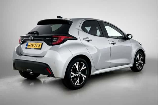 Toyota Yaris (2025) thumbnail 2