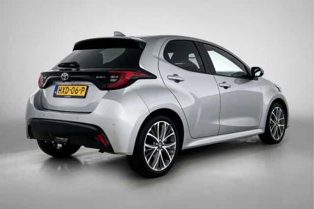 Toyota Yaris (2025) thumbnail 2