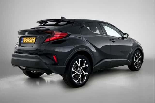 Toyota C-HR (2021) thumbnail 2