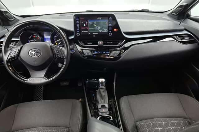 Toyota C-HR (2021) thumbnail 4