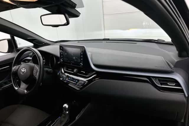 Toyota C-HR (2021) thumbnail 6