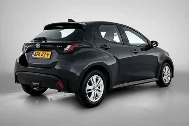 Toyota Yaris (2025) thumbnail 2