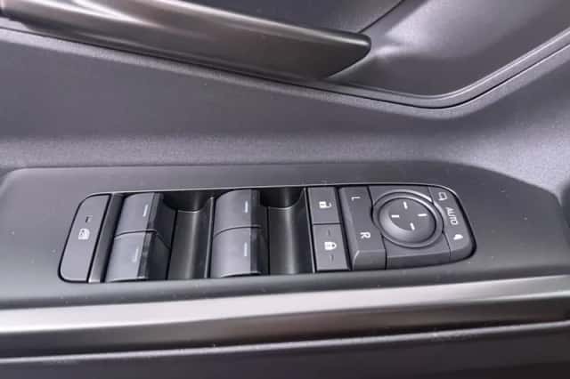 Toyota C-HR+ (2026) thumbnail 4