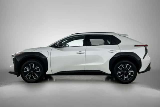 Toyota bZ4X (2026) thumbnail 3