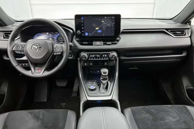 Toyota RAV4 (2025) thumbnail 4
