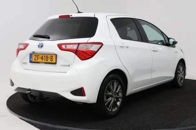 Toyota Yaris (2019) thumbnail 2