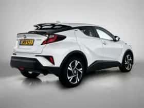Toyota C-HR (2023) thumbnail 3