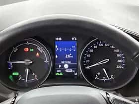 Toyota C-HR (2023) thumbnail 4