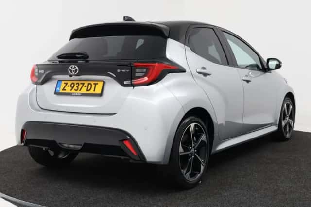 Toyota Yaris (2024) thumbnail 2