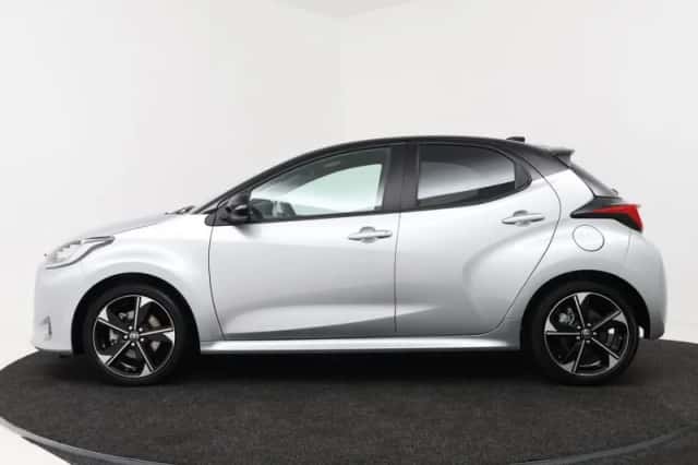 Toyota Yaris (2024) thumbnail 3