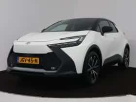 Toyota C-HR (2025) thumbnail 2