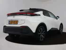 Toyota C-HR (2025) thumbnail 2