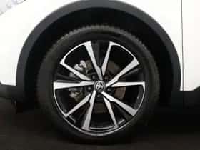 Toyota C-HR (2025) thumbnail 23
