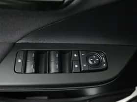 Toyota C-HR (2025) thumbnail 4