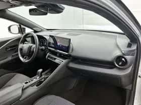 Toyota C-HR (2025) thumbnail 6