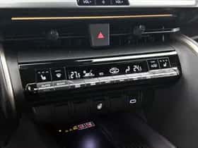 Toyota C-HR (2025) thumbnail 9
