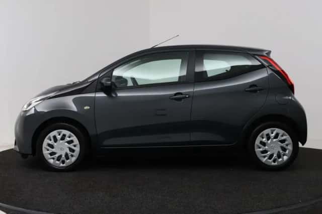 Toyota Aygo (2021) thumbnail 3