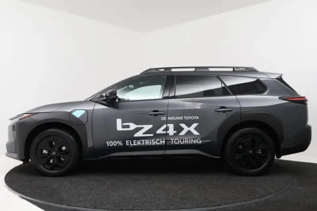 Toyota bZ4X (2026) thumbnail 3