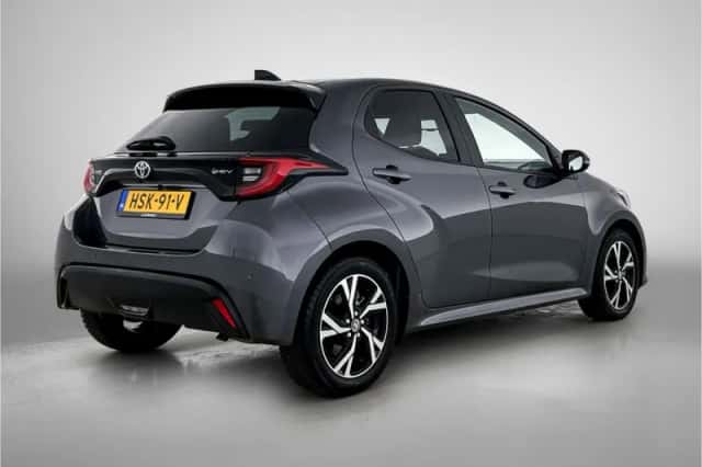 Toyota Yaris (2025) thumbnail 2
