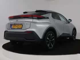 Toyota C-HR (2025) thumbnail 2