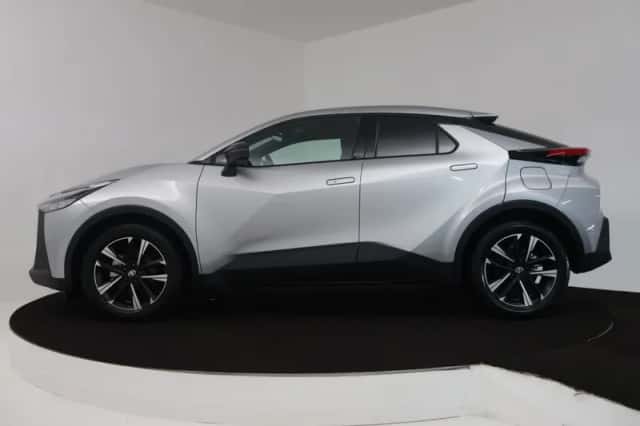 Toyota C-HR (2025) thumbnail 3