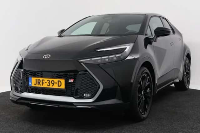 Toyota C-HR (2025) thumbnail 1