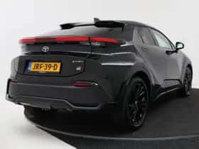 Toyota C-HR (2025) thumbnail 2