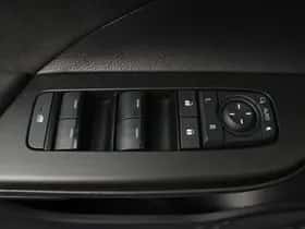 Toyota C-HR (2025) thumbnail 17