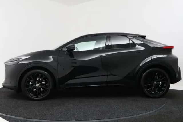 Toyota C-HR (2025) thumbnail 3