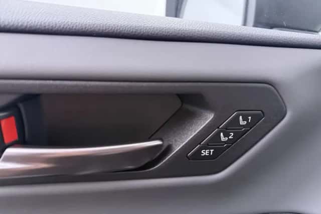 Toyota RAV4 (2026) thumbnail 4