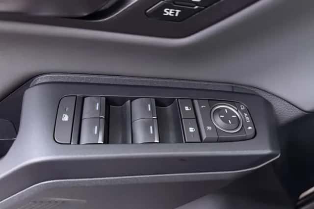 Toyota RAV4 (2026) thumbnail 5