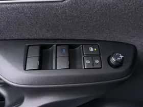 Toyota Yaris (2021) thumbnail 4