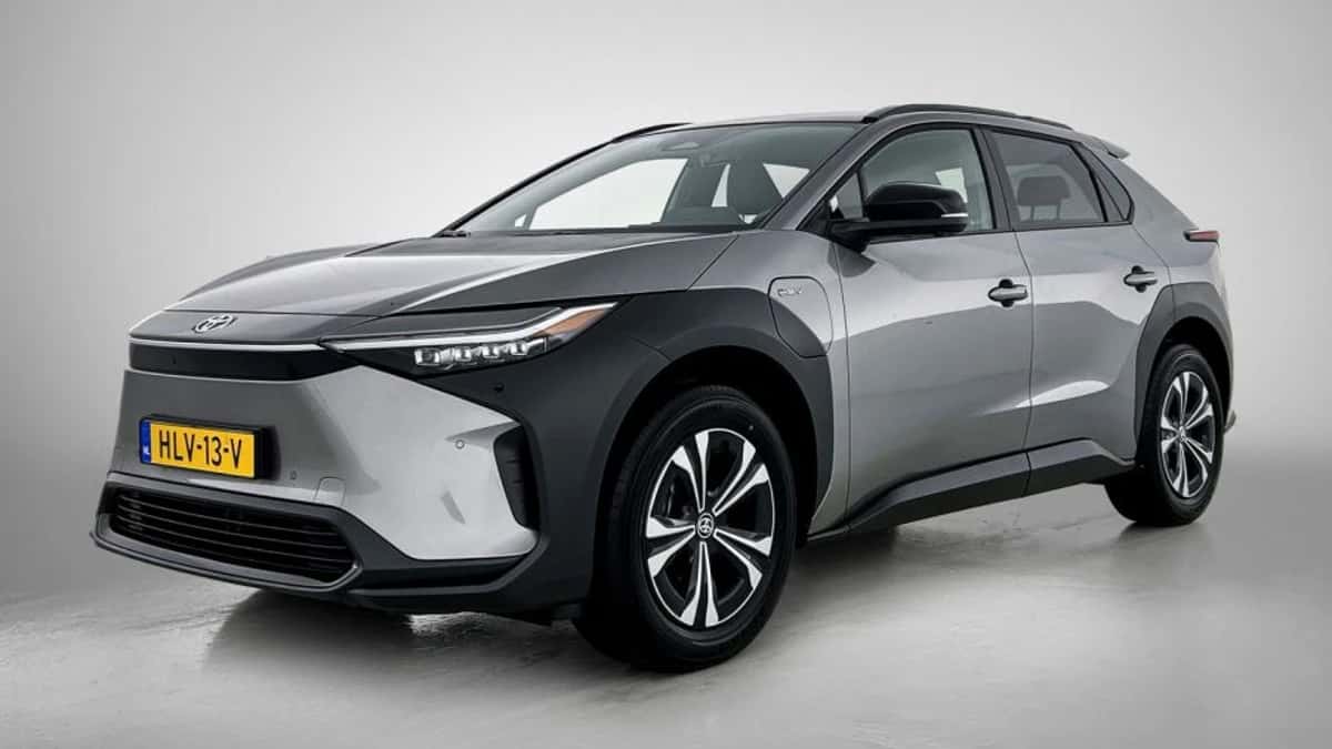 Toyota bZ4X (2025) — foto 1