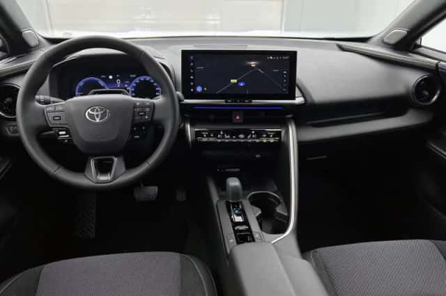 Toyota C-HR (2025) thumbnail 4