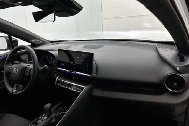 Toyota C-HR (2025) thumbnail 6