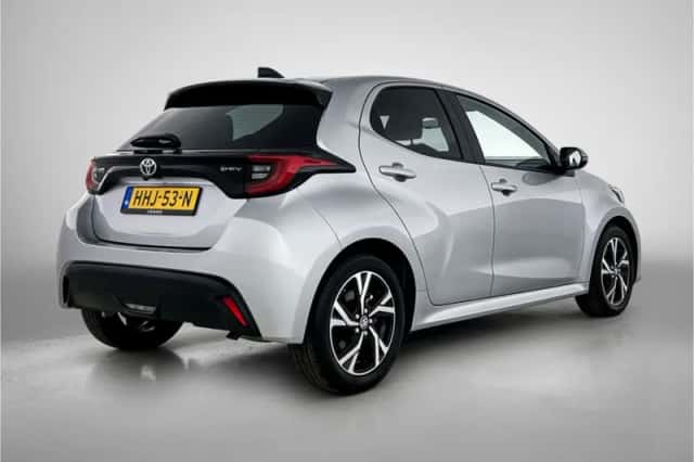 Toyota Yaris (2025) thumbnail 2