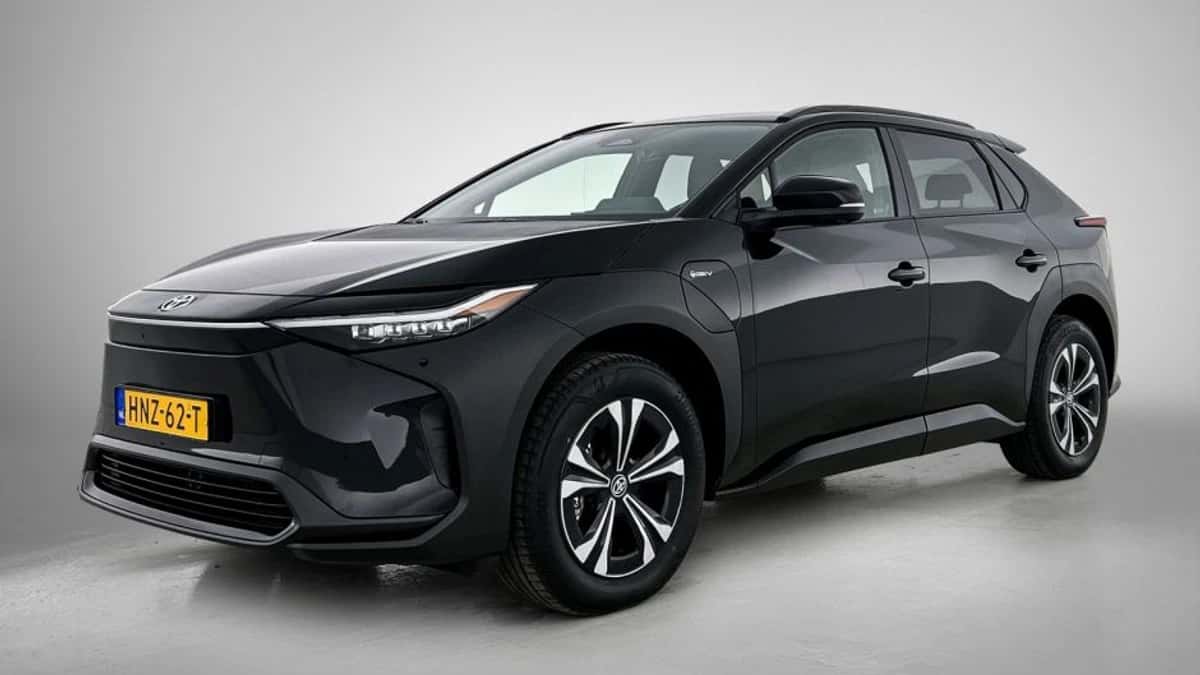 Toyota bZ4X (2025) — foto 1