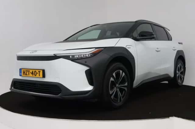 Toyota bZ4X (2025) thumbnail 1