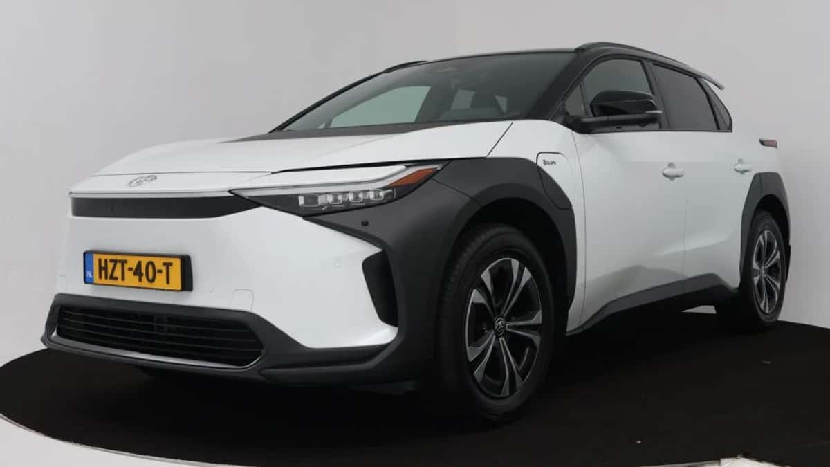 Toyota bZ4X (2025) — foto 1