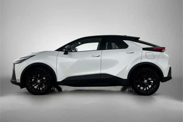 Toyota C-HR (2024) thumbnail 3