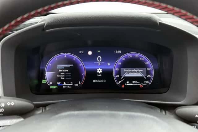 Toyota C-HR (2024) thumbnail 5