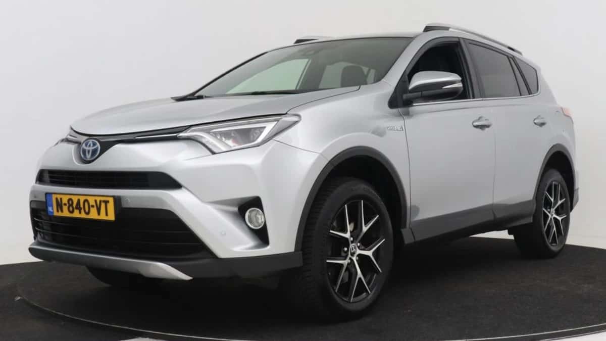 Toyota RAV4 (2017) — foto 1