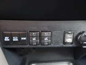 Toyota RAV4 (2017) thumbnail 36
