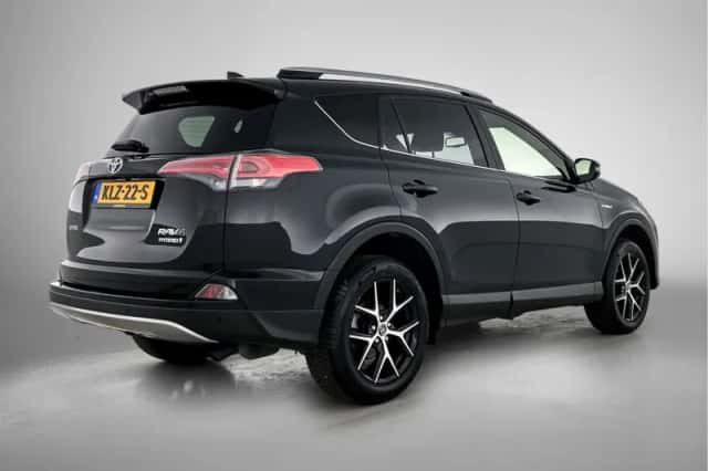 Toyota RAV4 (2017) thumbnail 2