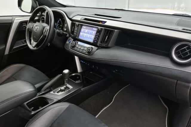 Toyota RAV4 (2017) thumbnail 6