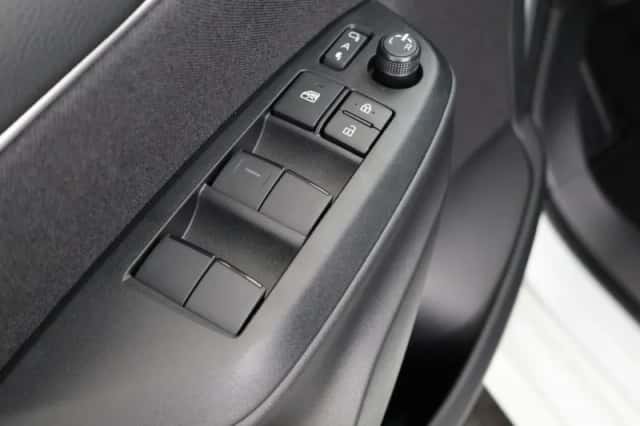 Toyota Yaris (2025) thumbnail 4
